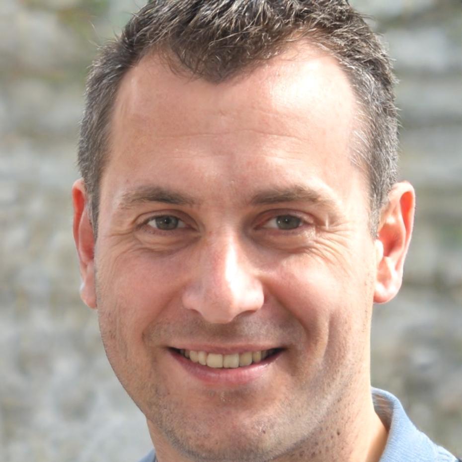 Portrait of Ruairí Ó Dochartaigh, finance lead